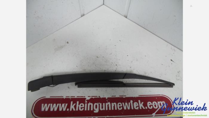 Rear wiper arm Opel Corsa - 55701469 VALEO