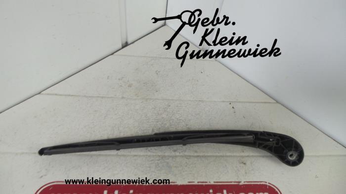 Rear wiper arm from a Renault Clio 2007