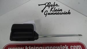 Używane Uchwyt drzwi lewych tylnych wersja 4-drzwiowa Volkswagen Caddy Cena na żądanie oferowane przez Gebr.Klein Gunnewiek Ho.BV