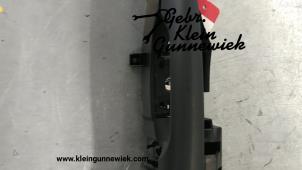 Używane Uchwyt drzwi prawych przednich wersja 4-drzwiowa Renault Kangoo Cena na żądanie oferowane przez Gebr.Klein Gunnewiek Ho.BV
