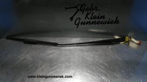 Usados Brazo delantero de limpiaparabrisas Renault Fluence Precio de solicitud ofrecido por Gebr.Klein Gunnewiek Ho.BV