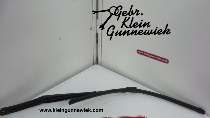 Front wiper arm from a Volkswagen Tiguan 2016