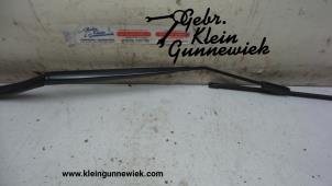 Used Front wiper arm Renault Clio Price on request offered by Gebr.Klein Gunnewiek Ho.BV