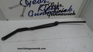Used Front wiper arm Volkswagen Phaeton Price on request offered by Gebr.Klein Gunnewiek Ho.BV