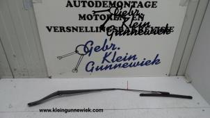 Used Front wiper arm Renault Clio Price € 20,00 Margin scheme offered by Gebr.Klein Gunnewiek Ho.BV