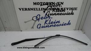 Used Front wiper arm Renault Clio Price € 20,00 Margin scheme offered by Gebr.Klein Gunnewiek Ho.BV