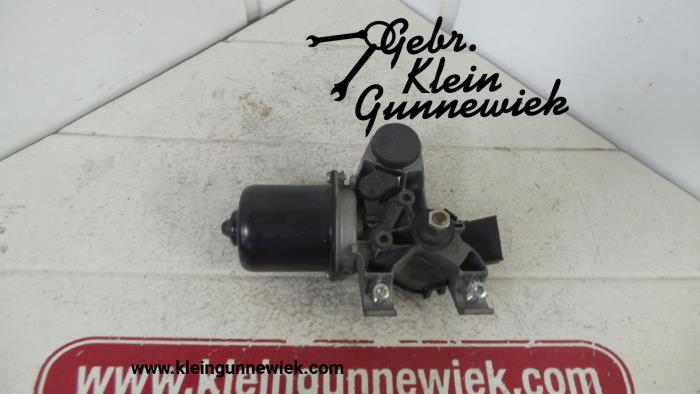 Front wiper motor from a Peugeot 107 2008