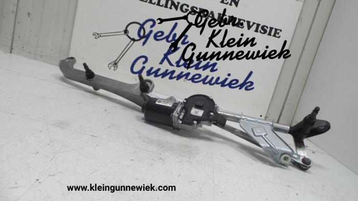 Front wiper motor from a BMW 2-Serie 2015