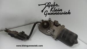 Used Front wiper motor Nissan Primastar Price € 25,00 Margin scheme offered by Gebr.Klein Gunnewiek Ho.BV