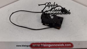 Gebrauchte Schlossmechanik Motorhaube Volkswagen Jetta Preis auf Anfrage angeboten von Gebr.Klein Gunnewiek Ho.BV
