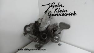 Gebrauchte Schlossmechanik Motorhaube Peugeot Expert Preis auf Anfrage angeboten von Gebr.Klein Gunnewiek Ho.BV