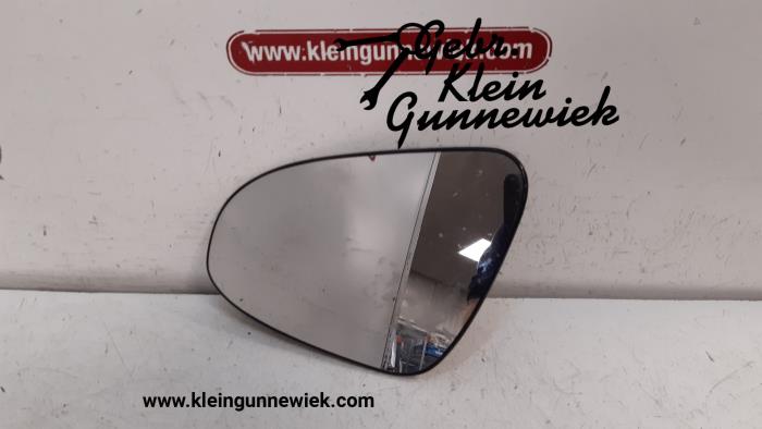 Mirror glass, left from a Toyota Auris 2014