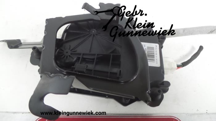 Motor for power tailgate closer from a BMW 3-Serie 2016