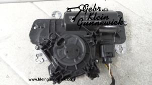 Usados Motor auxiliar de cierre portón trasero Audi A4 Precio de solicitud ofrecido por Gebr.Klein Gunnewiek Ho.BV