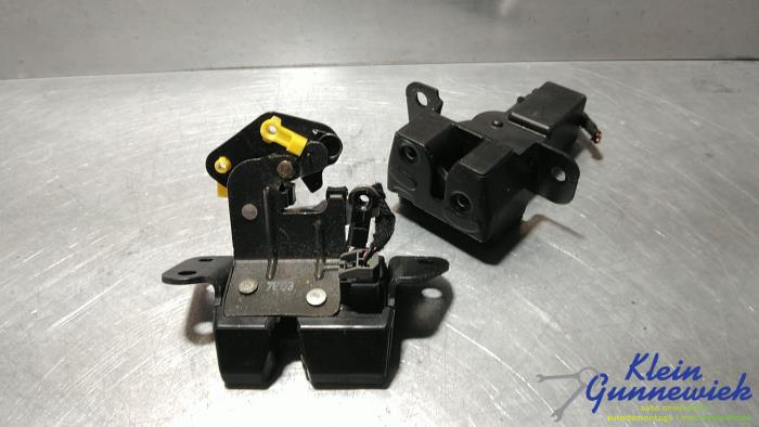 Chevrolet Captiva Tailgate lock mechanisms stock | ProxyParts.com