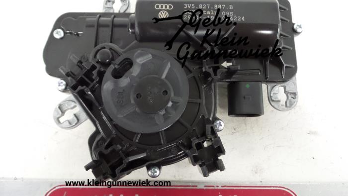 Motor for power tailgate closer from a Audi A4 2019