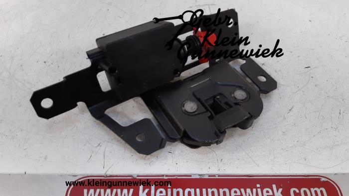 Tailgate lock mechanism from a BMW X3 2008