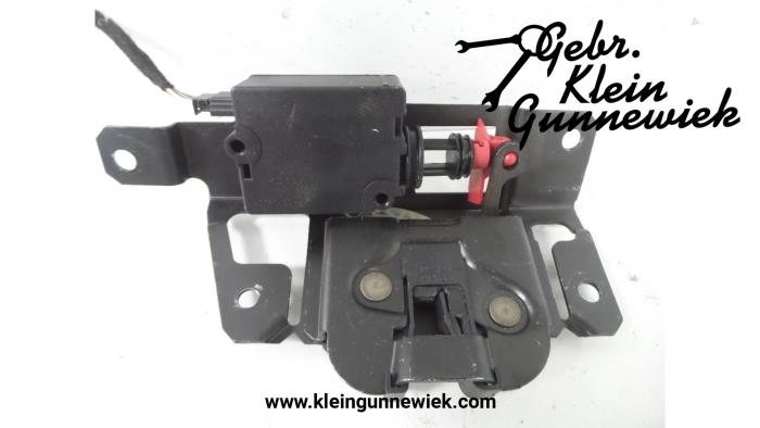 Tailgate lock mechanism from a BMW 3-Serie 2002