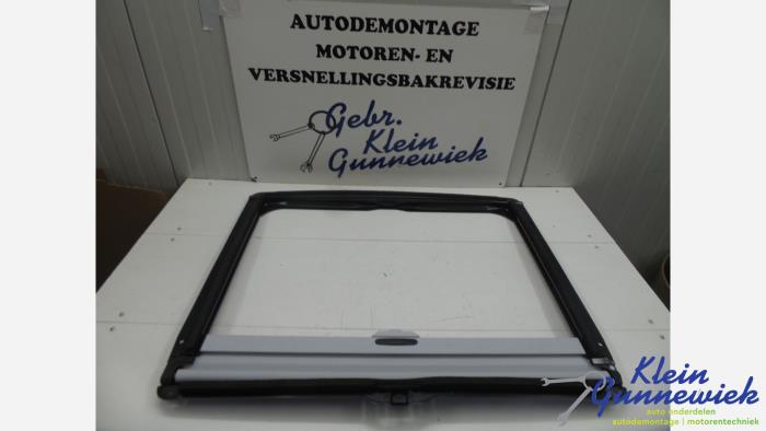 Używane Mechanizm szyberdachu Opel Adam Cena € 150,00 Procedura marży oferowane przez Klein Gunnewiek Autodemontage & Motorentechniek
