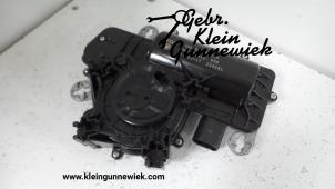 Usados Motor auxiliar de cierre portón trasero Volkswagen Passat Precio € 65,00 Norma de margen ofrecido por Gebr.Klein Gunnewiek Ho.BV