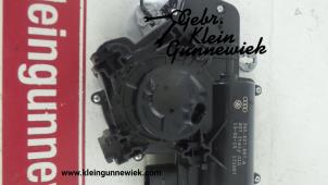 Usados Motor auxiliar de cierre portón trasero Volkswagen Passat Precio € 65,00 Norma de margen ofrecido por Gebr.Klein Gunnewiek Ho.BV