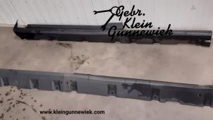 Used Side skirt, left Ford Transit Connect Price on request offered by Gebr.Klein Gunnewiek Ho.BV