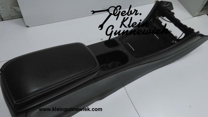 Armrest from a Mercedes GLA-Klasse 2014