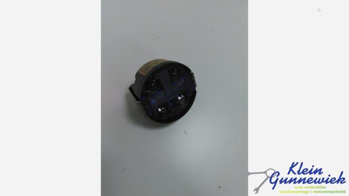 Begagnade Regnsensor Mercedes GLA Pris € 20,00 Marginaltabell erbjuds av Klein Gunnewiek Autodemontage & Motorentechniek