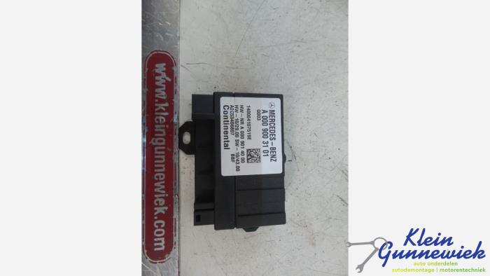 Usagé Module pompe carburant Mercedes E-Klasse Prix € 24,00 Règlement à la marge proposé par Klein Gunnewiek Autodemontage & Motorentechniek