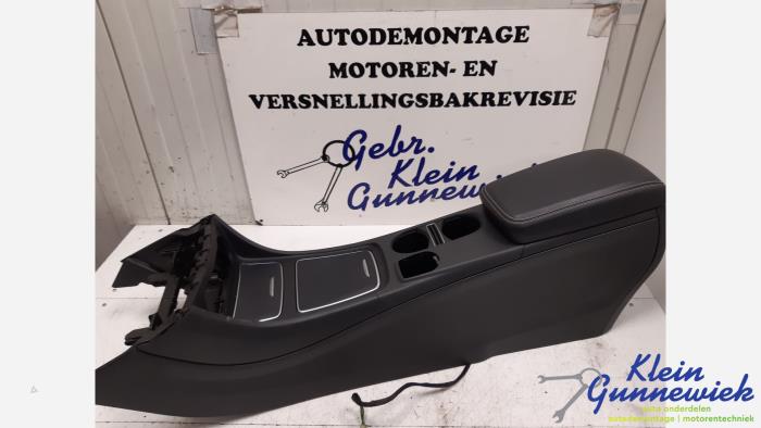Begagnade Armstöd Mercedes A-Klasse Pris € 125,00 Marginaltabell erbjuds av Klein Gunnewiek Autodemontage & Motorentechniek