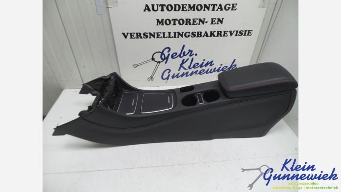 Begagnade Armstöd Mercedes A-Klasse Pris € 85,00 Marginaltabell erbjuds av Klein Gunnewiek Autodemontage & Motorentechniek