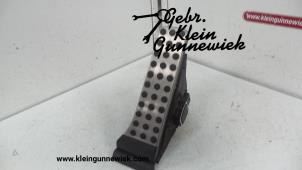 Used Throttle pedal position sensor Mercedes E-Klasse Price on request offered by Gebr.Klein Gunnewiek Ho.BV