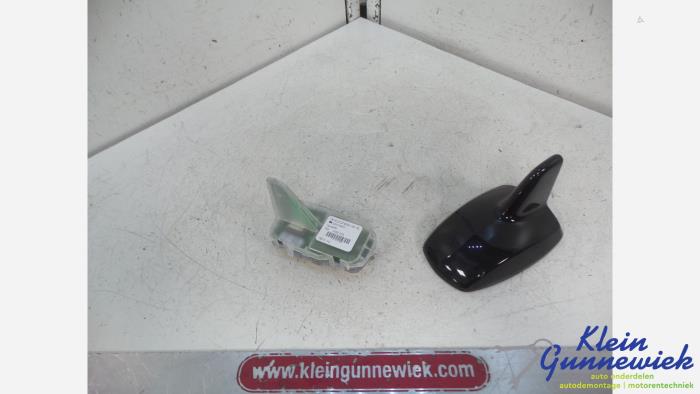 Używane Antena GPS Mercedes E-Klasse Cena € 35,00 Procedura marży oferowane przez Klein Gunnewiek Autodemontage & Motorentechniek