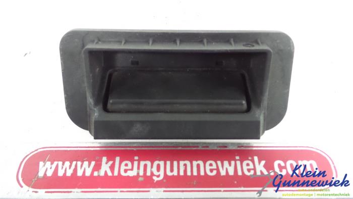 Używane Uchwyt tylnej klapy Mercedes E-Klasse Cena € 20,00 Procedura marży oferowane przez Klein Gunnewiek Autodemontage & Motorentechniek