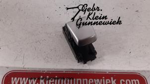 Gebrauchte Handbremse Schalter Mercedes C-Klasse Preis € 25,00 Margenregelung angeboten von Gebr.Klein Gunnewiek Ho.BV