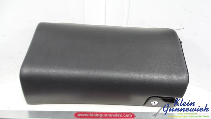 Begagnade Handskfack Mercedes C-Klasse Pris € 27,00 Marginaltabell erbjuds av Klein Gunnewiek Autodemontage & Motorentechniek