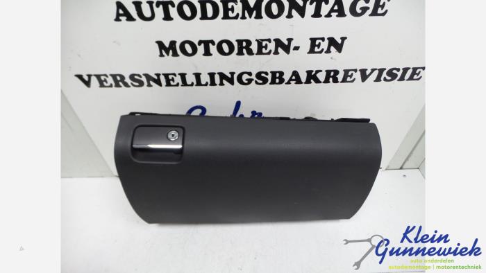 Begagnade Handskfack Mercedes ML-Klasse Pris € 35,00 Marginaltabell erbjuds av Klein Gunnewiek Autodemontage & Motorentechniek
