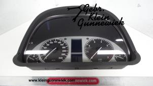 Gebrauchte Instrumentenbrett Mercedes B-Klasse Preis € 75,00 Margenregelung angeboten von Gebr.Klein Gunnewiek Ho.BV