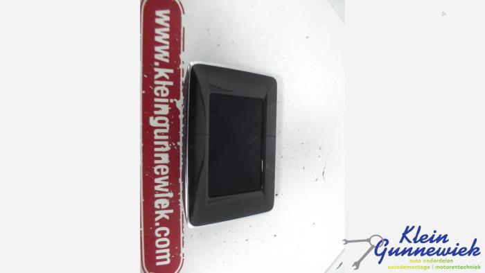 Begagnade Innerdisplay Mercedes CLA Pris € 195,00 Marginaltabell erbjuds av Klein Gunnewiek Autodemontage & Motorentechniek