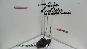 Gebrauchte Türschlossmechanik 4-türig rechts vorne Mercedes A-Klasse Preis auf Anfrage angeboten von Gebr.Klein Gunnewiek Ho.BV