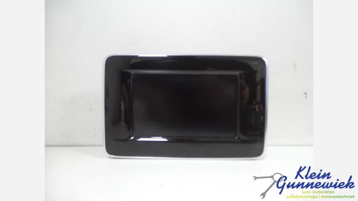 Begagnade Innerdisplay Mercedes CLA Pris € 195,00 Marginaltabell erbjuds av Klein Gunnewiek Autodemontage & Motorentechniek