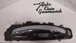 Usagé Poignée de porte arrière gauche Mercedes E-Klasse Prix € 50,00 Règlement à la marge proposé par Gebr.Klein Gunnewiek Ho.BV