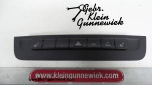 Usados Interruptor de luz de pánico Mercedes B-Klasse Precio de solicitud ofrecido por Gebr.Klein Gunnewiek Ho.BV