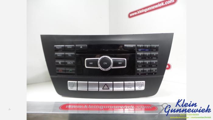 Używane System nawigacji Mercedes C-Klasse Cena € 228,00 Procedura marży oferowane przez Klein Gunnewiek Autodemontage & Motorentechniek
