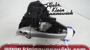 Usados Manija de puerta de 2 puertas izquierda Mercedes A-Klasse Precio de solicitud ofrecido por Gebr.Klein Gunnewiek Ho.BV