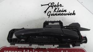 Usagé Poignée portière 4portes arrière droite Mercedes A-Klasse Prix € 35,00 Règlement à la marge proposé par Gebr.Klein Gunnewiek Ho.BV