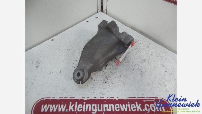 Used Engine mount Mercedes E-Klasse Price € 17,00 Margin scheme offered by Klein Gunnewiek Autodemontage & Motorentechniek