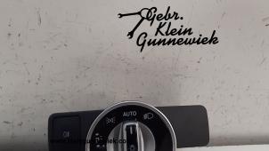 Usagé Commodo phare Mercedes CLA Prix € 30,00 Règlement à la marge proposé par Gebr.Klein Gunnewiek Ho.BV