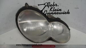 Usagé Optique avant principal droit Mercedes C-Klasse Prix € 80,00 Règlement à la marge proposé par Gebr.Klein Gunnewiek Ho.BV