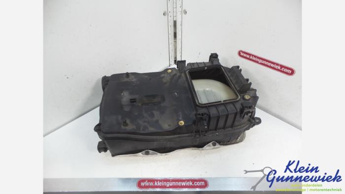 Begagnade Luftfilterhus Mercedes C-Klasse Pris € 38,00 Marginaltabell erbjuds av Klein Gunnewiek Autodemontage & Motorentechniek